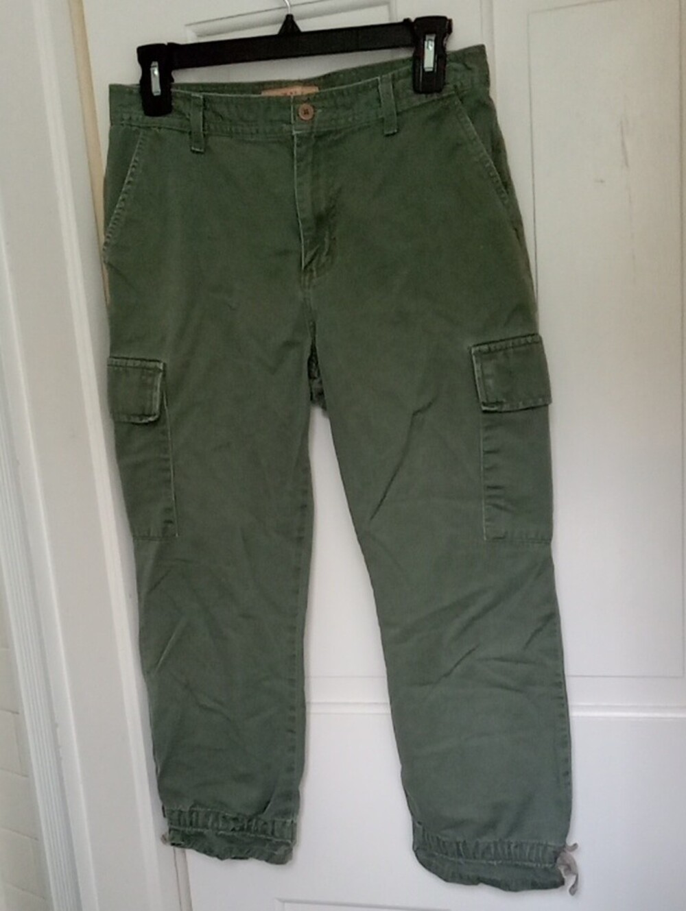 Zena Olive Cargo Capris with Drawstring Ankles Size 6